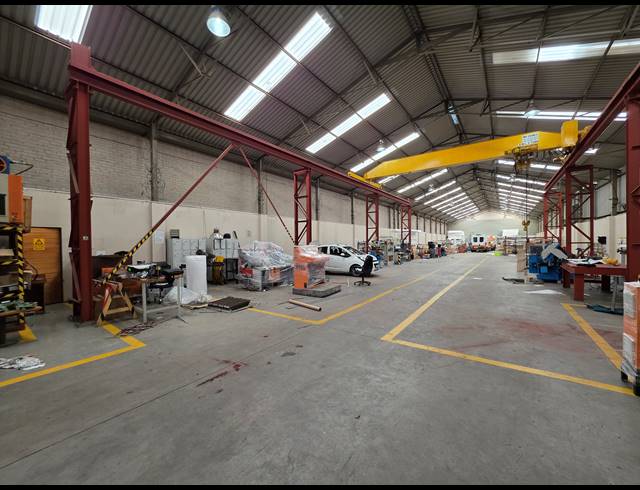 1,400M² WAREHOUSE FOR SALE IN ROBERTSHAM